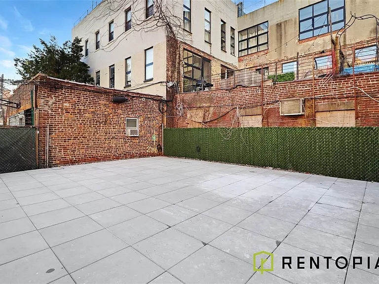 302 Graham Ave #1B — Photo 8