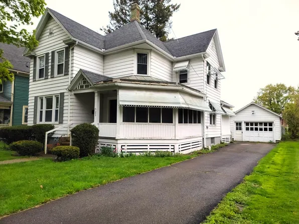 209 5th St, Watkins Glen, NY 14891