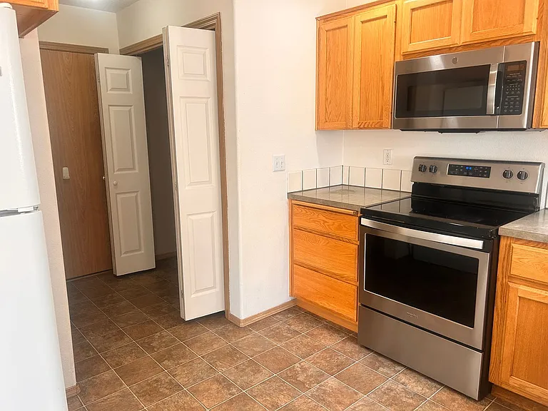 2313 NW 4th St — Photo 5