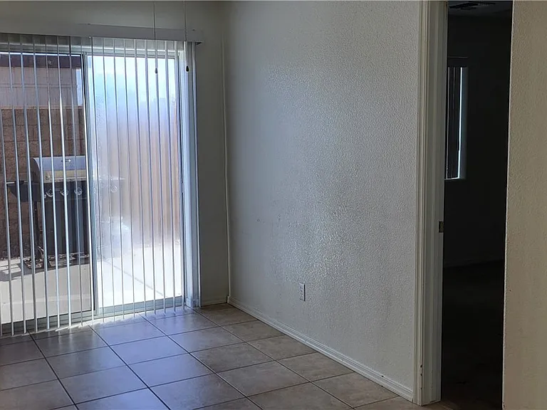 652 Holly St — Photo 8