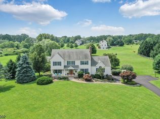 38 Forge Hill Rd, LEBANON TOWNSHIP, NJ 08826
