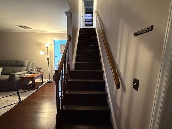 3rd image of 115 Edgedale Ct