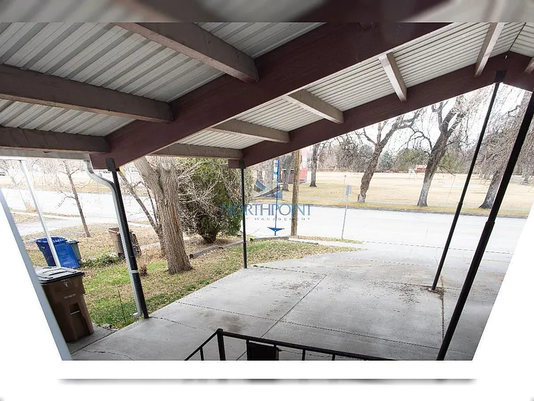 Bright & Open 2 bed 2 bath — Photo 19