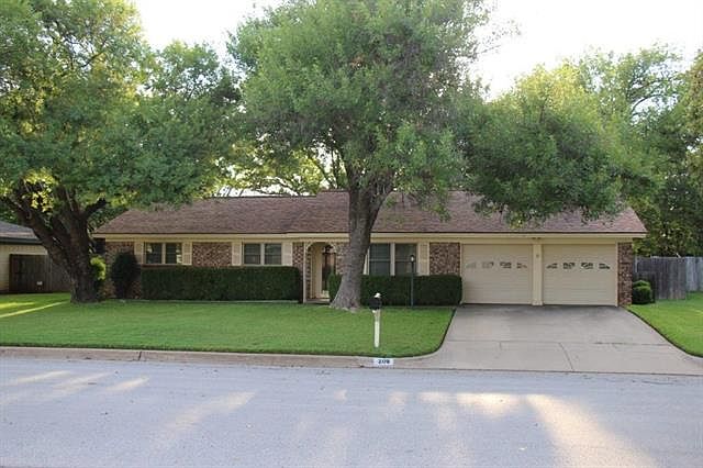 1st image of 209 Glenn Dr