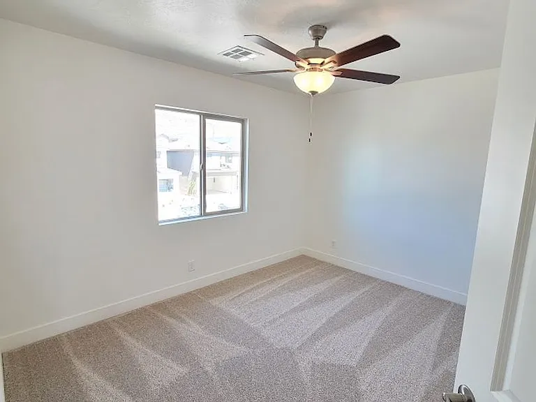 515 S Stewart Creek Cv — Photo 26