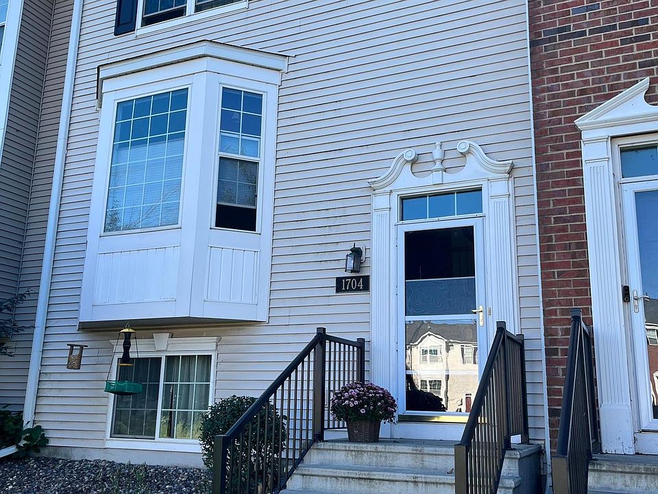 1st image of 1704 Riverside Dr