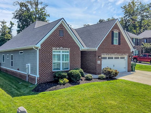 3rd image of 812 Copperwood Ln