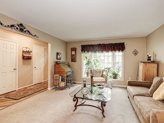 5th image of 7511 Amesbury Ct