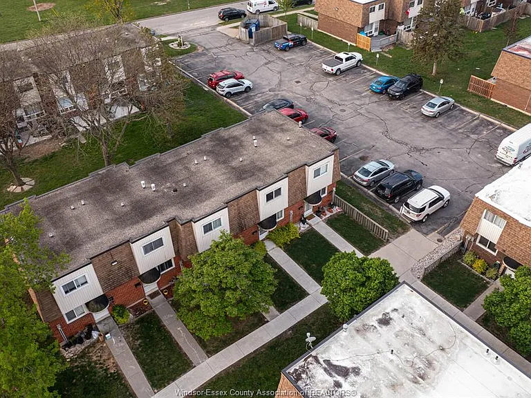 5486 Lassaline Ave — Photo 40