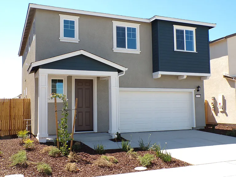 4333 Frontier Way — Photo 1