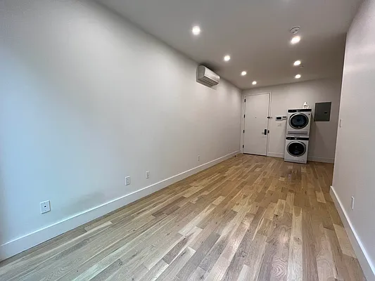 Rented by null | media 36