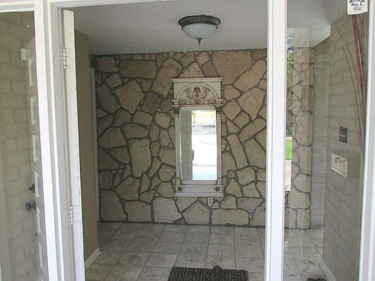 4th image of 4001 Ecuador Dr