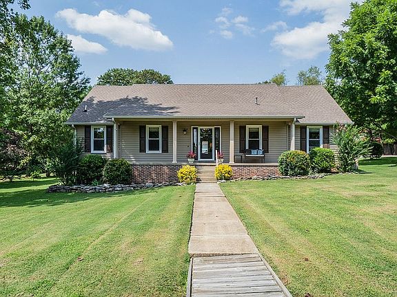 3rd image of 513 Countrywood Dr