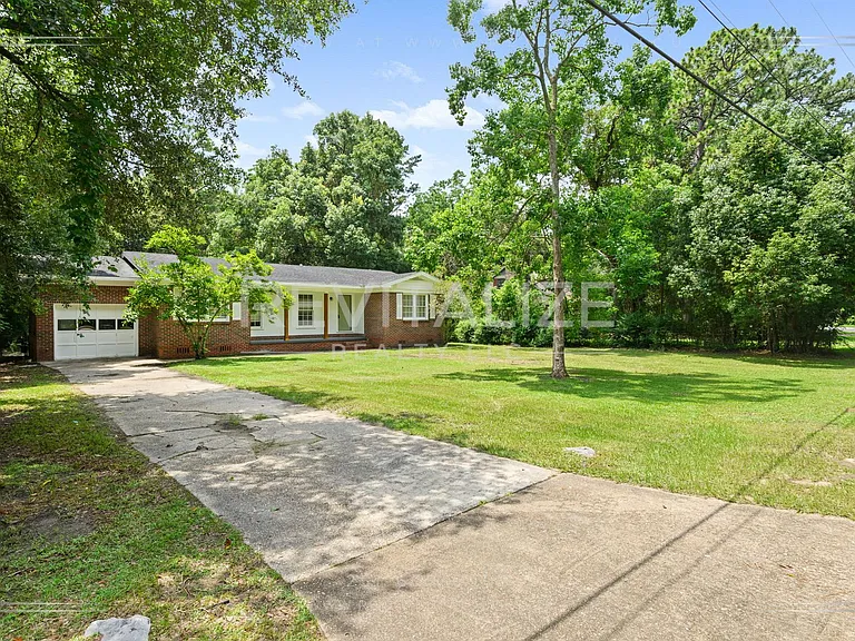 2505 Robin Hood Dr — Photo 4