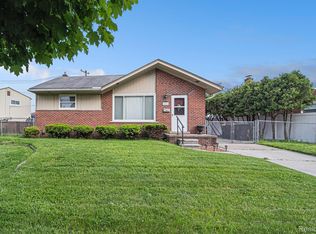 2841 Maxwell St, Trenton, MI 48183