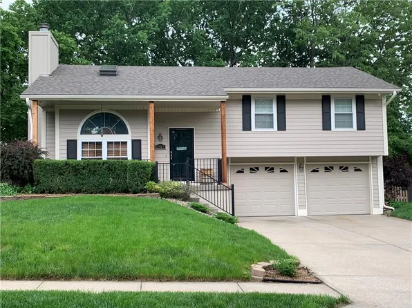 1205 NE Hendrix Dr, Lees Summit, MO 64086