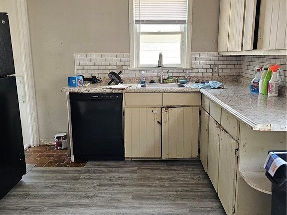 5th image of 29106 Fuller Ave