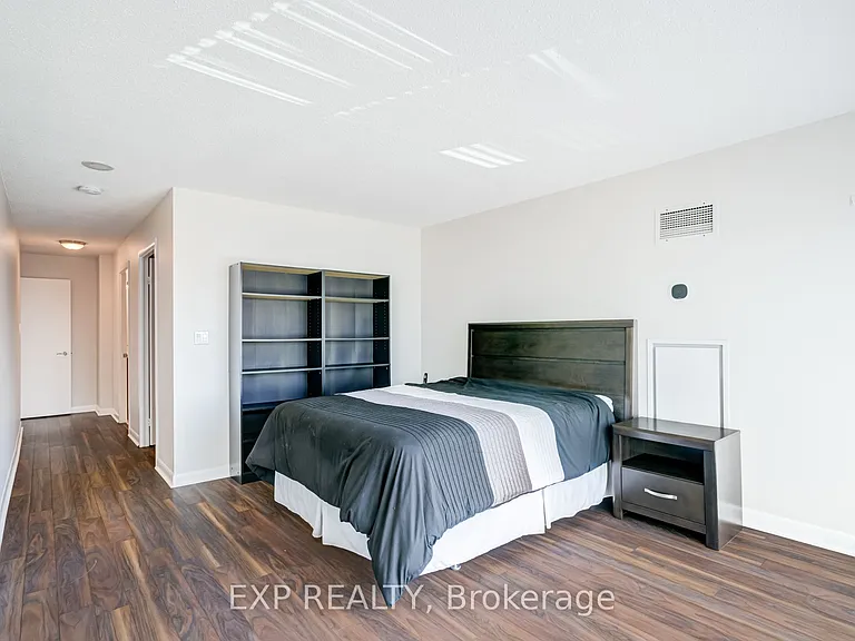 210 Victoria St #Penthouse 09 — Photo 34