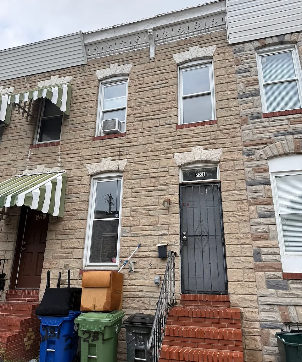 2 bed, 900 sqft, $1,100 — Photo 1