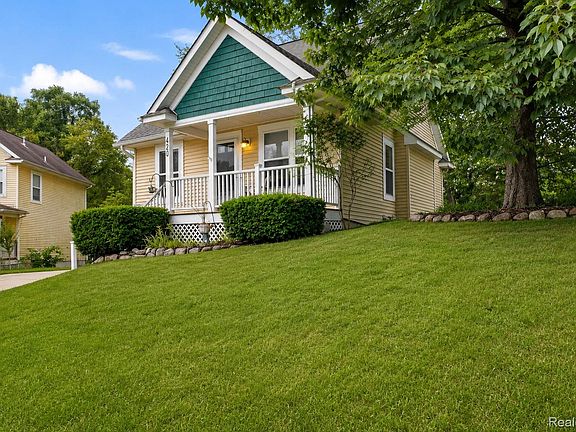 2nd image of 420 Montclair Ln