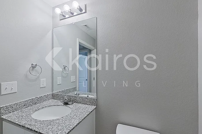 1010 Kaye St E — Photo 13