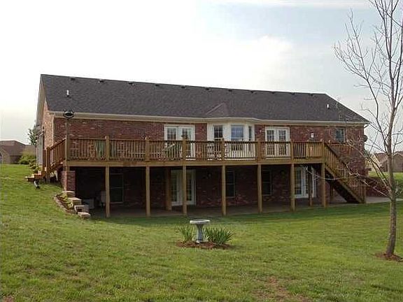 3rd image of 884 Allen Pl N