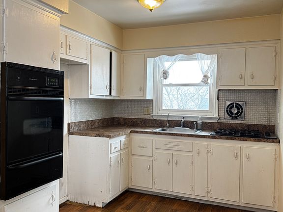 3rd image of 713 Jaques Ave #2