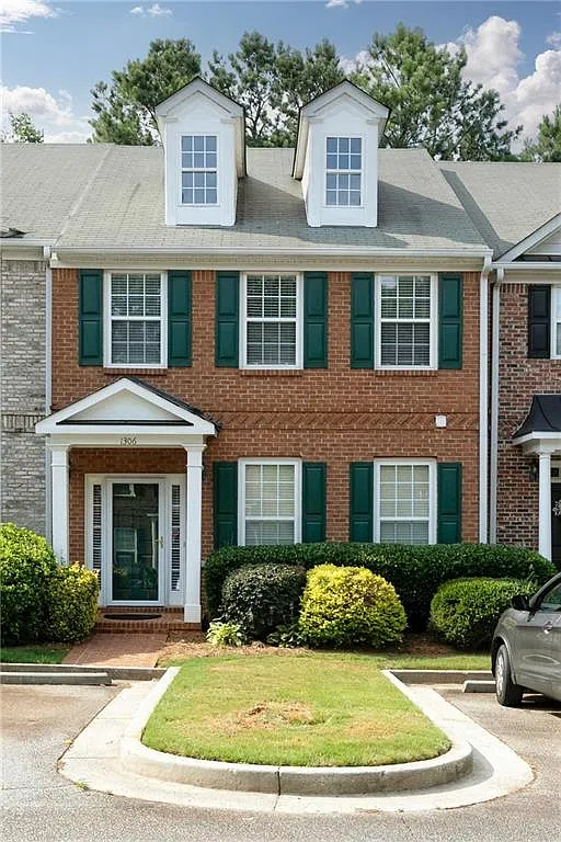 3 bed, 2.5 bath, 1672 sqft, $2,250 — Photo 2