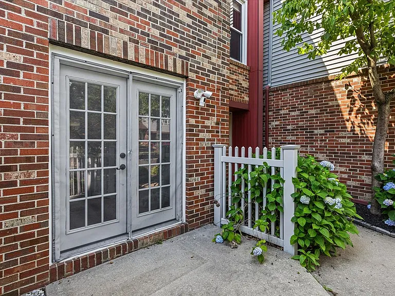 1314 Chanticleer Cherry — Photo 3