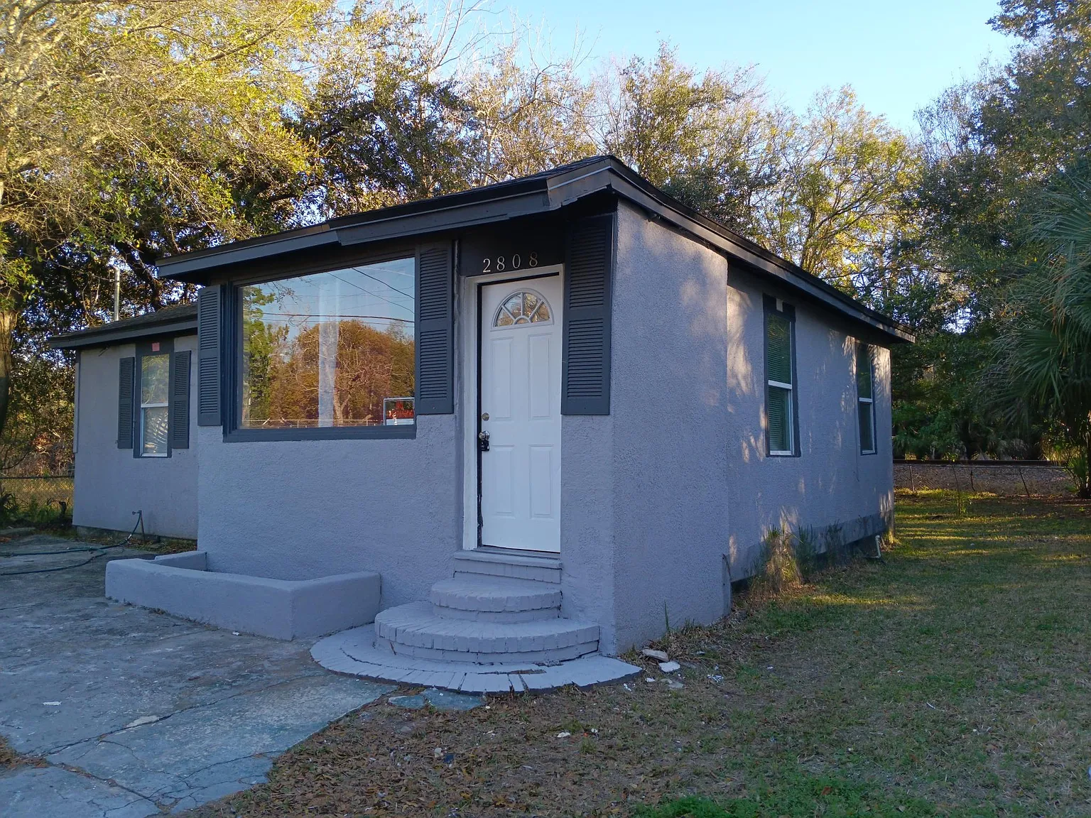 3 bed, 860 sqft, $950 — Photo 2
