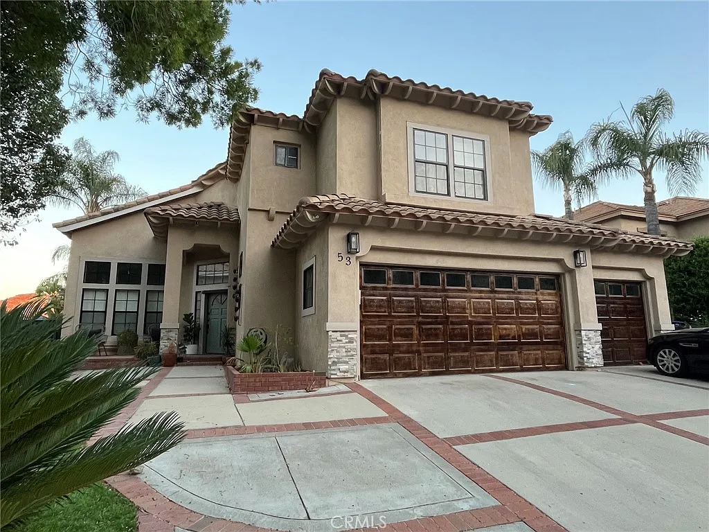 5 bed, 2500 sqft, $3,495 — Photo 1