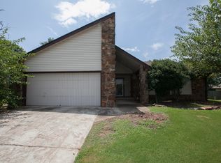 713 W Briarwood Ct S, Broken Arrow, OK 74011