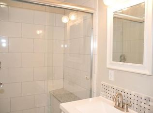 128 N 5th St #2, Geneva, IL 60134