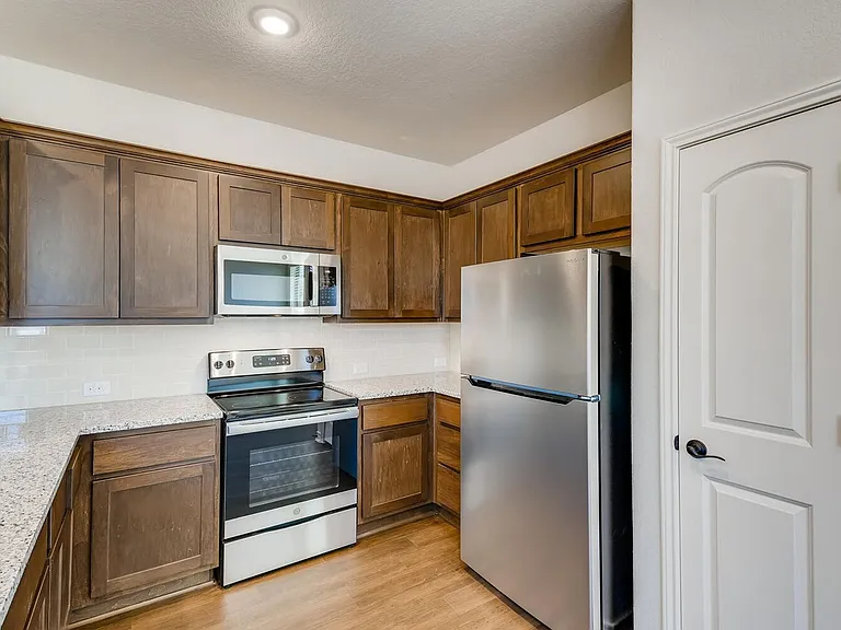 10306 Lynwood Br — Photo 8