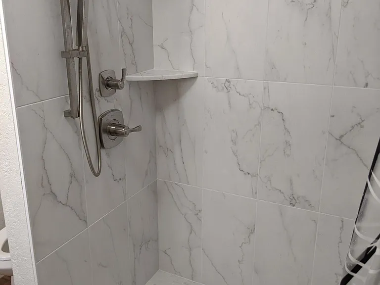 En suite master marble tile shower