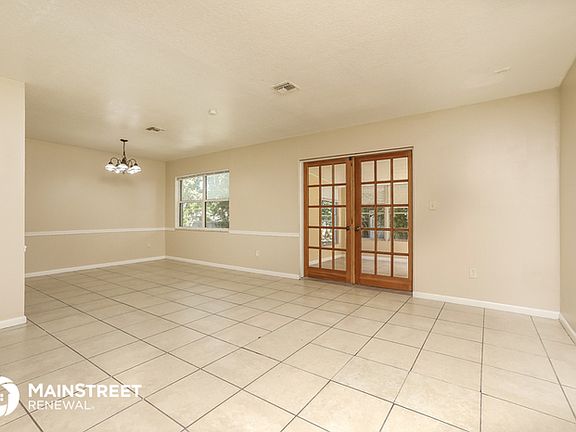 4th image of 1303 Lark Ct