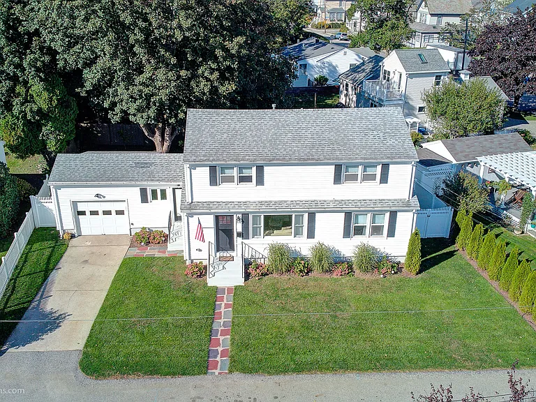 18 Sylvan Ter — Photo 3