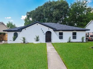 1034 W Donovan St, Houston, TX 77091