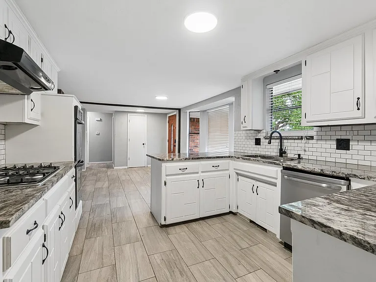 1308 Kelly Park Rd — Photo 32