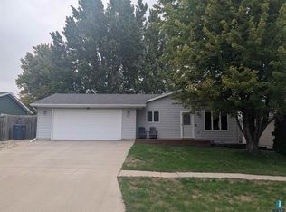 308 W 8th St, Dell Rapids, SD 57022