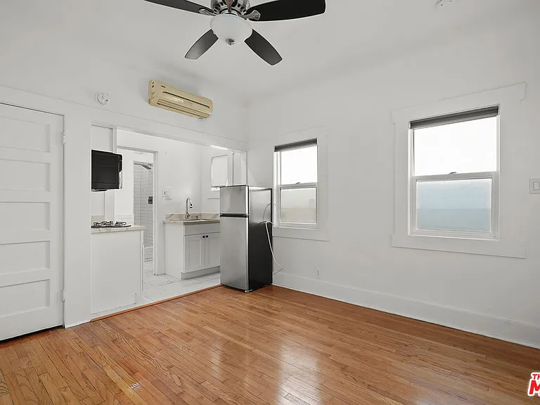 1821 N Grace Ave — Photo 21