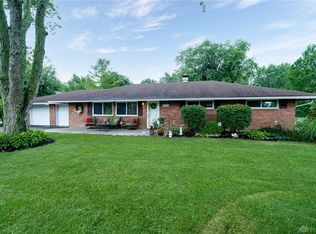 9695 Mintwood Rd, Centerville, OH 45458