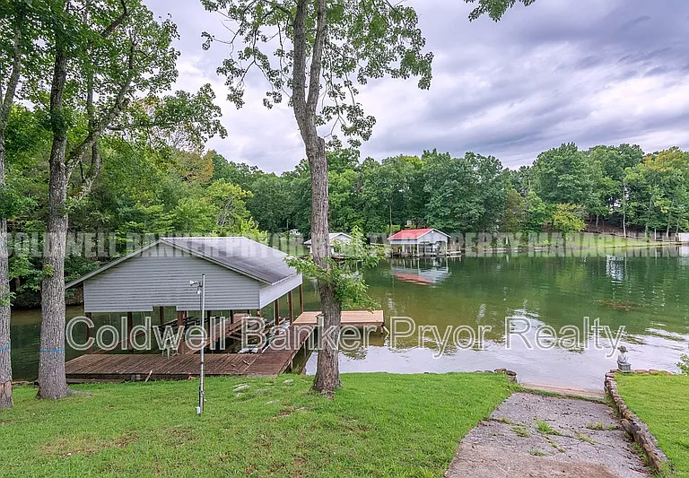 165 Lakeshore Ct — Photo 49