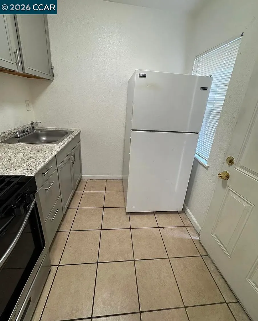 Studio, 350 sqft, $1,199 — Photo 2
