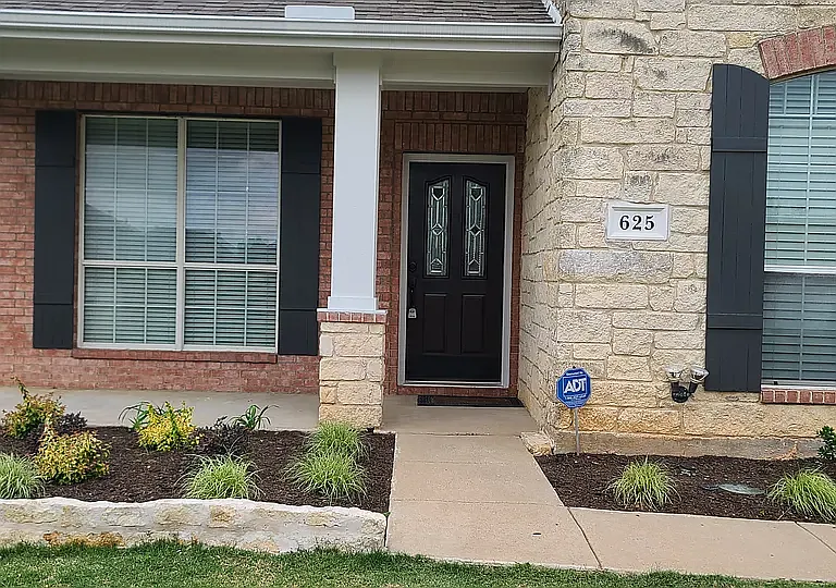 625 Manchester Dr — Photo 3