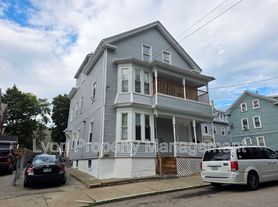 55 Kossuth St, Providence, RI