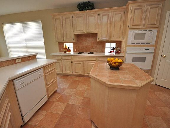 5th image of 3903 N Caulder Way