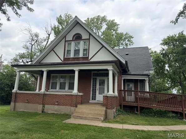 2655 Parker Rd, Florissant, MO 63033