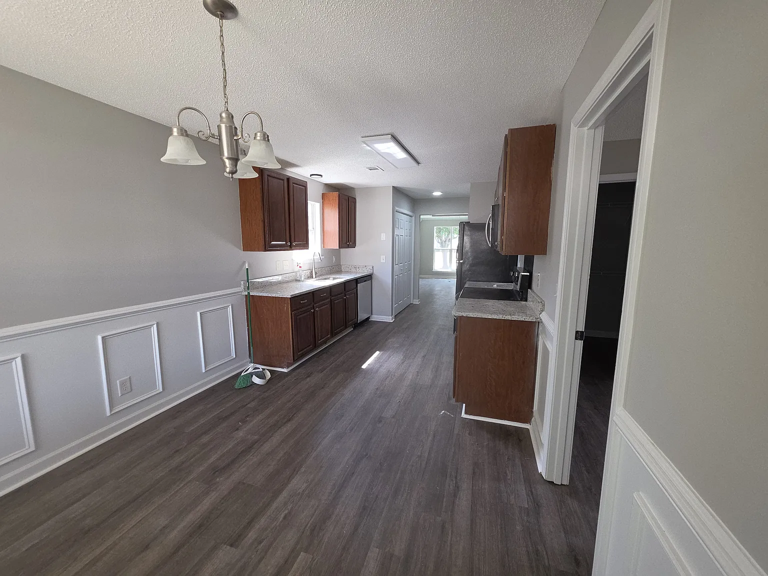 3 bed, 1216 sqft, $1,550 — Photo 2