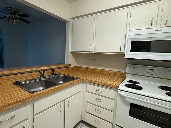 5th image of 1337 Caminito Gabaldon Unit B
